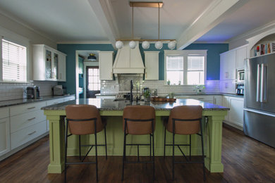 Example of a 1950s kitchen design in Grand Rapids