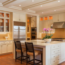white/beige/gold/copper kitchens
