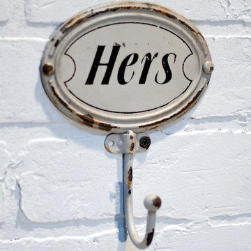 Exquistie Metal "Hers" Hook