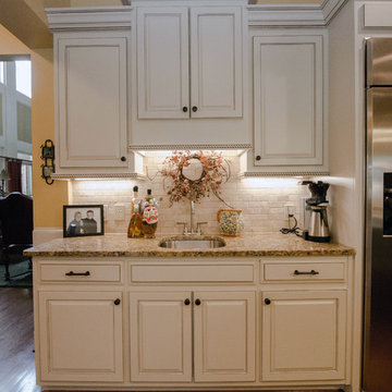 Lakeside @ Ansley Kitchen Cabinets Come Out of the Darkness!