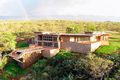 Tropical exterior home idea in Hawaii