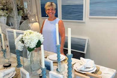 Dining room - mid-sized coastal dining room idea in New York