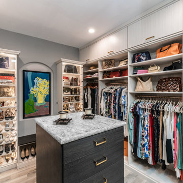 Comtemporary Walk In Closet