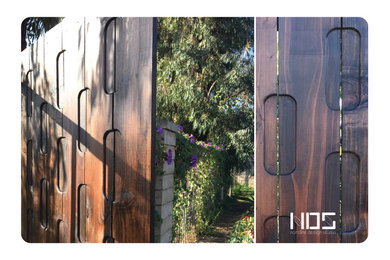 Inspiration for a large contemporary backyard landscaping in Los Angeles.