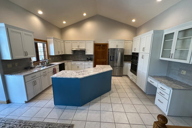Beautiful Transitional Kitchen Remodel Done in a Two-Tone Color
