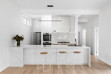 Inspiration for a contemporary kitchen remodel in Melbourne