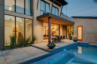 Example of a minimalist patio design in Orange County