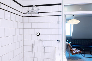 Inspiration for a small traditional master wet room bathroom in Malmo with black and white tile, porcelain tile, white walls, porcelain floors and an open shower.