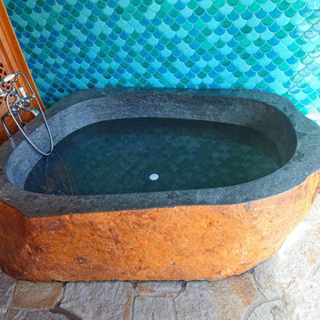 Natural Stone Bathtub / Boulder Bathtub - Hotel Bathroom