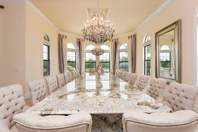 Traditional dining room in Orlando.