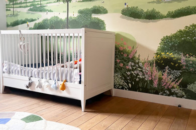 Aménagement d'une chambre de bébé contemporaine.