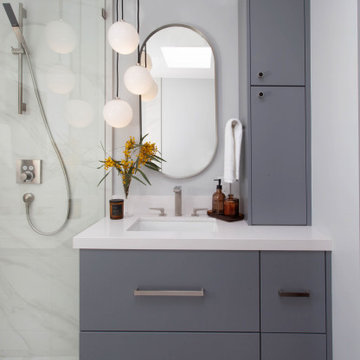 Relaxing Modern Bathroom