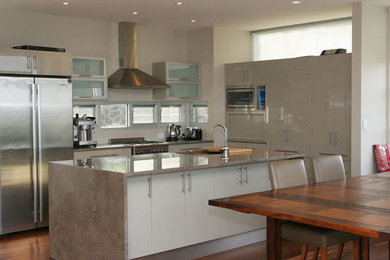 Design ideas for a contemporary kitchen in Wollongong.