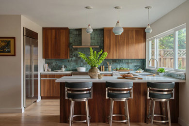 Example of a kitchen design in San Francisco