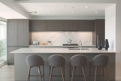 Example of a minimalist kitchen design in Los Angeles