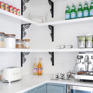 Foton Och Inspiration For Kok Med Vita Skap Och Morkt Tragolv