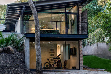 Inspiration for a modern home design remodel in Dallas