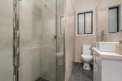 Photo of a modern bathroom in Melbourne.