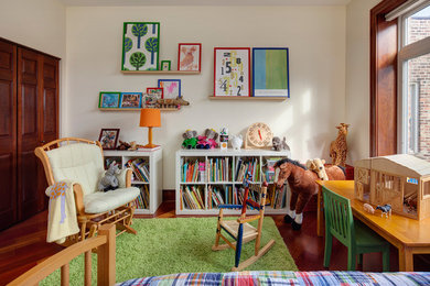 Bedroom - traditional bedroom idea in Chicago