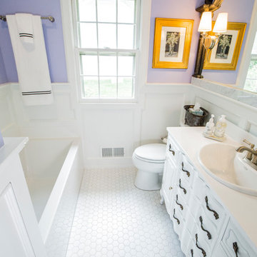 Grand Ave Hall Bath