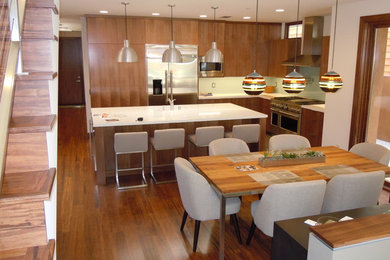 Inspiration for a contemporary kitchen remodel in Los Angeles