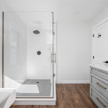 Neutral & Bright Bathroom