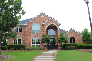 Exterior home idea in Dallas