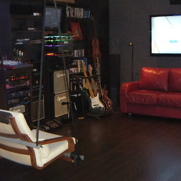 Entertainment room with 3D TV and System Audio (Belgium) surround sound.