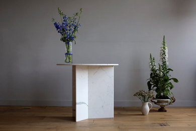Calacatta Crema marble table