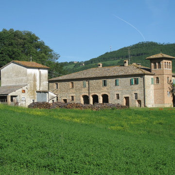 For sale farmhouse in Sant'Angelo in Vado, Le Marche, central Italy