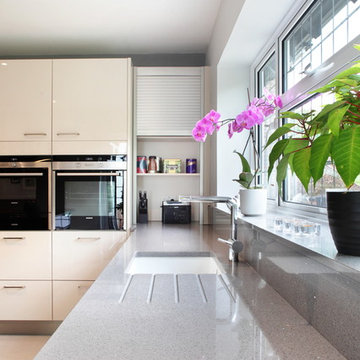 High gloss cashmere & grey handled kitchen