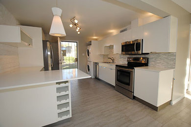 Example of a 1950s kitchen design in Phoenix