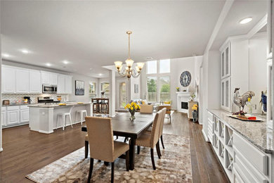 Dining room photo in Houston