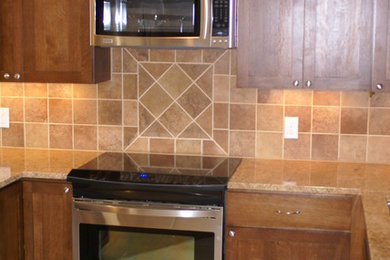 Example of a classic kitchen design in Denver
