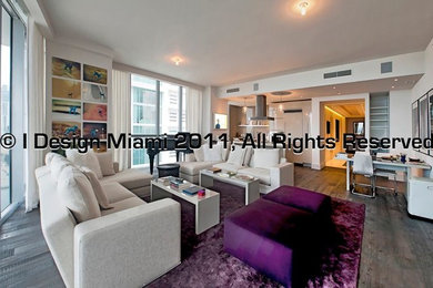 Eclectic home design photo in Miami