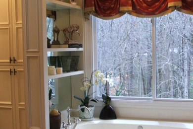 Bathroom - traditional bathroom idea in Richmond