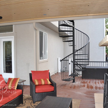 Luxury Multi-Level Deck with Balcony, Hot Tub, and Chef’s Kitchen - Littleton