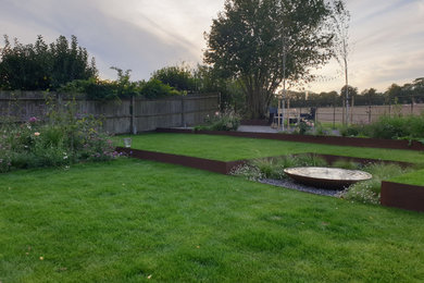 Inspiration for a mid-sized contemporary backyard full sun formal garden for summer in Hampshire.