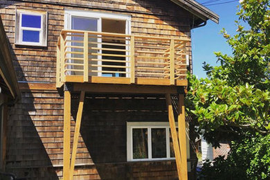 Example of a minimalist deck design in Seattle