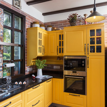 A Cheery Kitchen Dressed in Retro Vibes