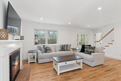 Living room - traditional living room idea in New York