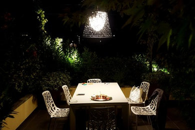 Esempio di un patio o portico minimalista
