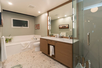 Minimalist bathroom photo in Vancouver