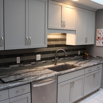 Starmark Maple Bridgeport in Pearl w/ Nickel Glaze Kitchen