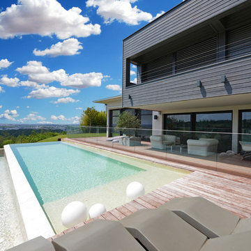 Piscine à débordement