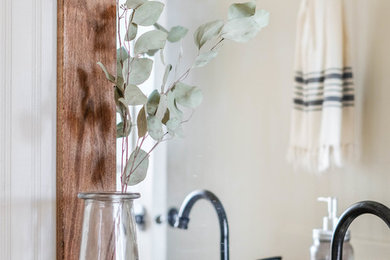 Inspiration for a cottage home design remodel in Other