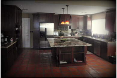 Inspiration for a timeless kitchen remodel in Las Vegas