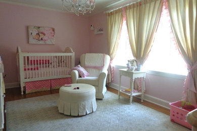 Bedroom - traditional bedroom idea in Phoenix