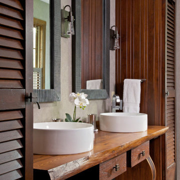 Charlevoix Rustic Lake House