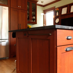 Cottage Kitchen - Kitchen Islands And Kitchen Carts